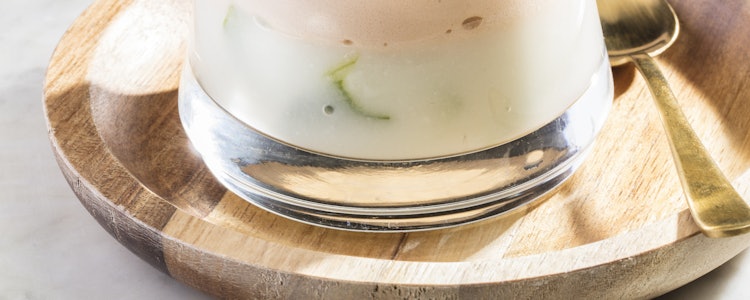 Placeholder for Asperge cappucino met lente ui een schuim van piment en bieslookolie