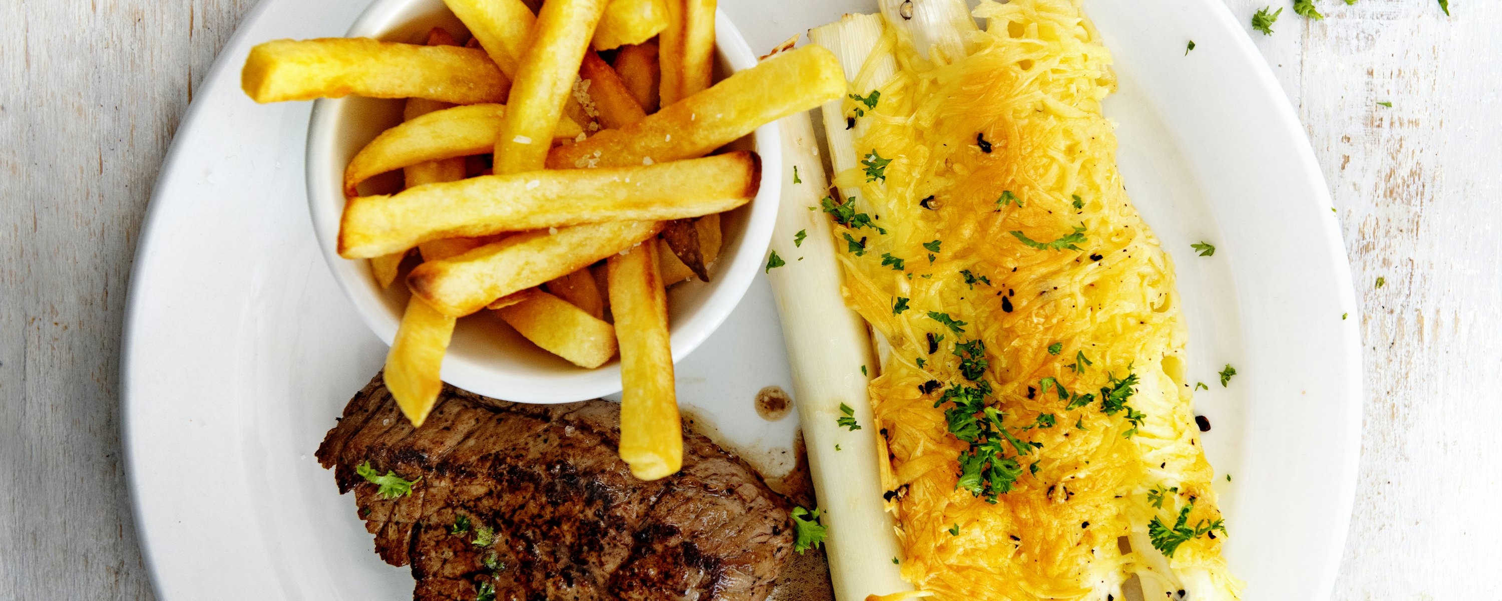 Asperges Geroosterde witte asperges met biefstuk