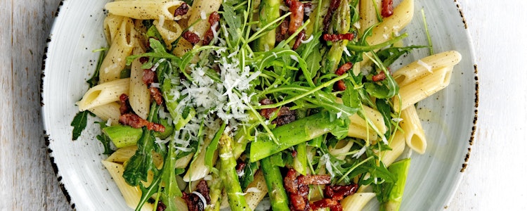 Placeholder for Asperges Penne met gestoomde groene asperges en spekjes gecomprimeerd