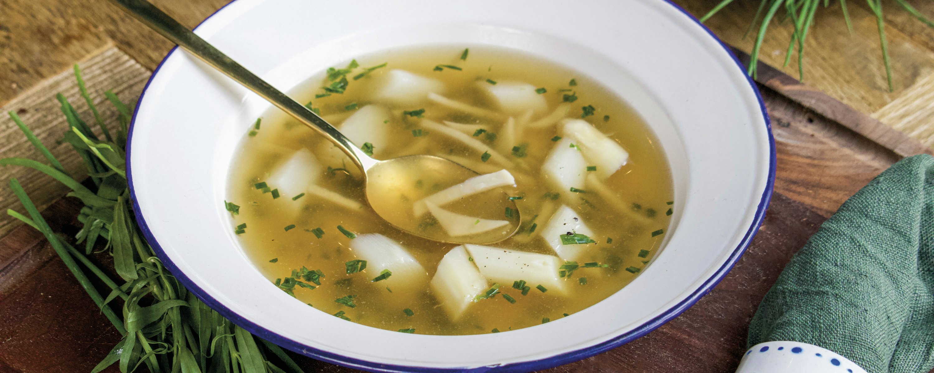 Asperges menu 2021 Heldere aspergesoep met paddestoelen