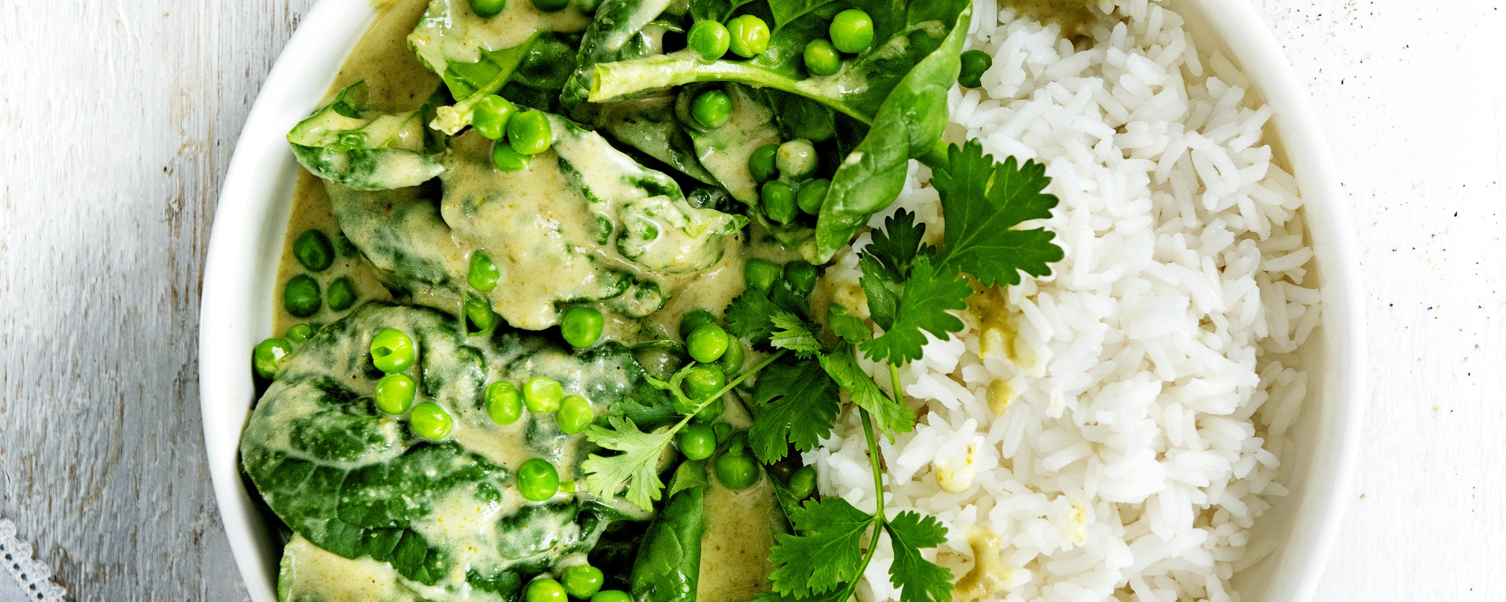 Doperwten Thaise groene curry met spinazie en erwten