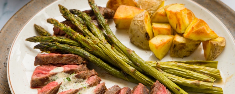 Placeholder for Groene asperges bavette met dragonsaus groene asperges gebakken aardappels en kropsla 1