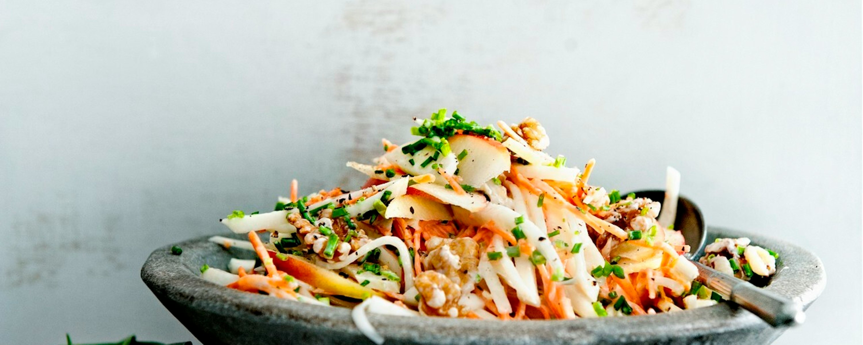 Knolselderij Waldorfsalade met knolselderij en yoghurtdressing