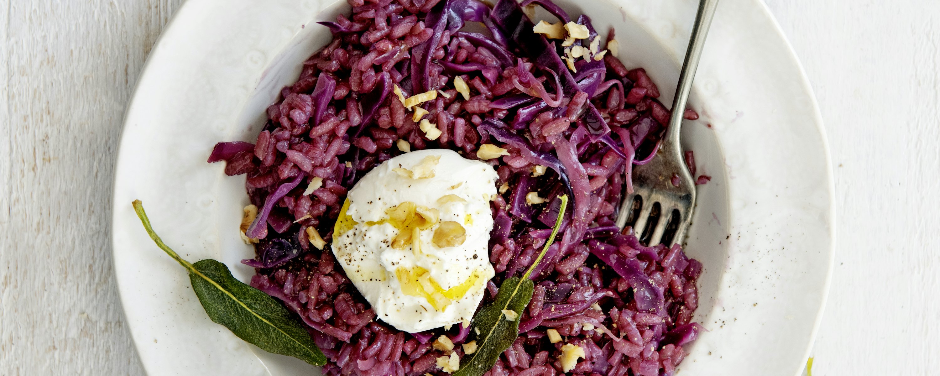 Risotto met rode kool burrata en salie