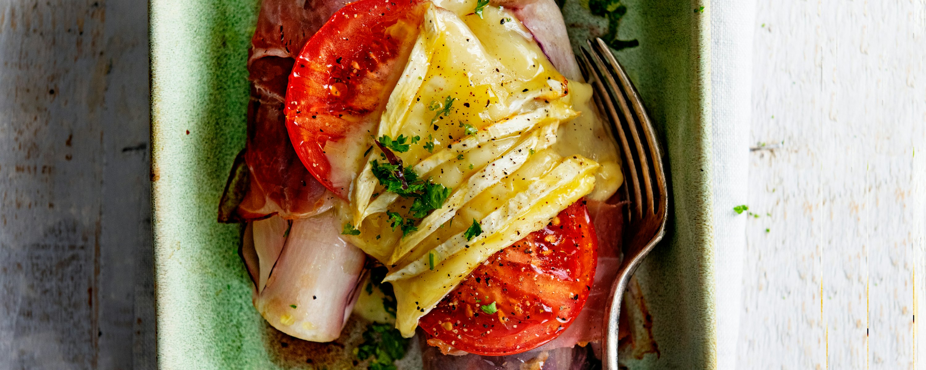 Roodlofrolletjes met ham en brie vierkant