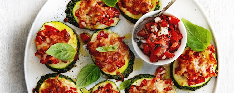 Placeholder for Tasty Tom en courgette Courgette pizzaatjes met tomatensalsa