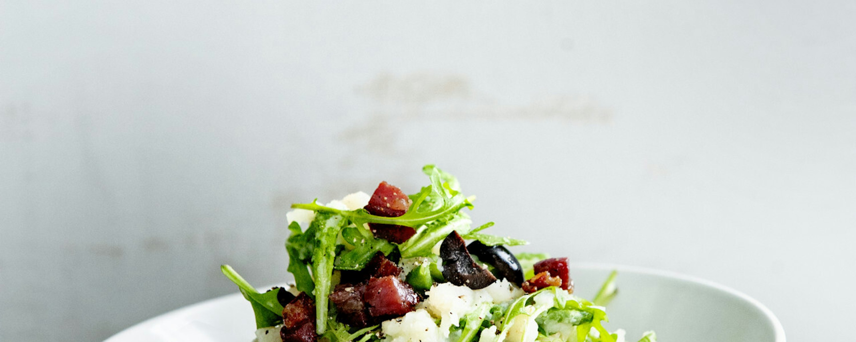 Knolselderij knolselderijstamppot met pancettaspekjes en rucola